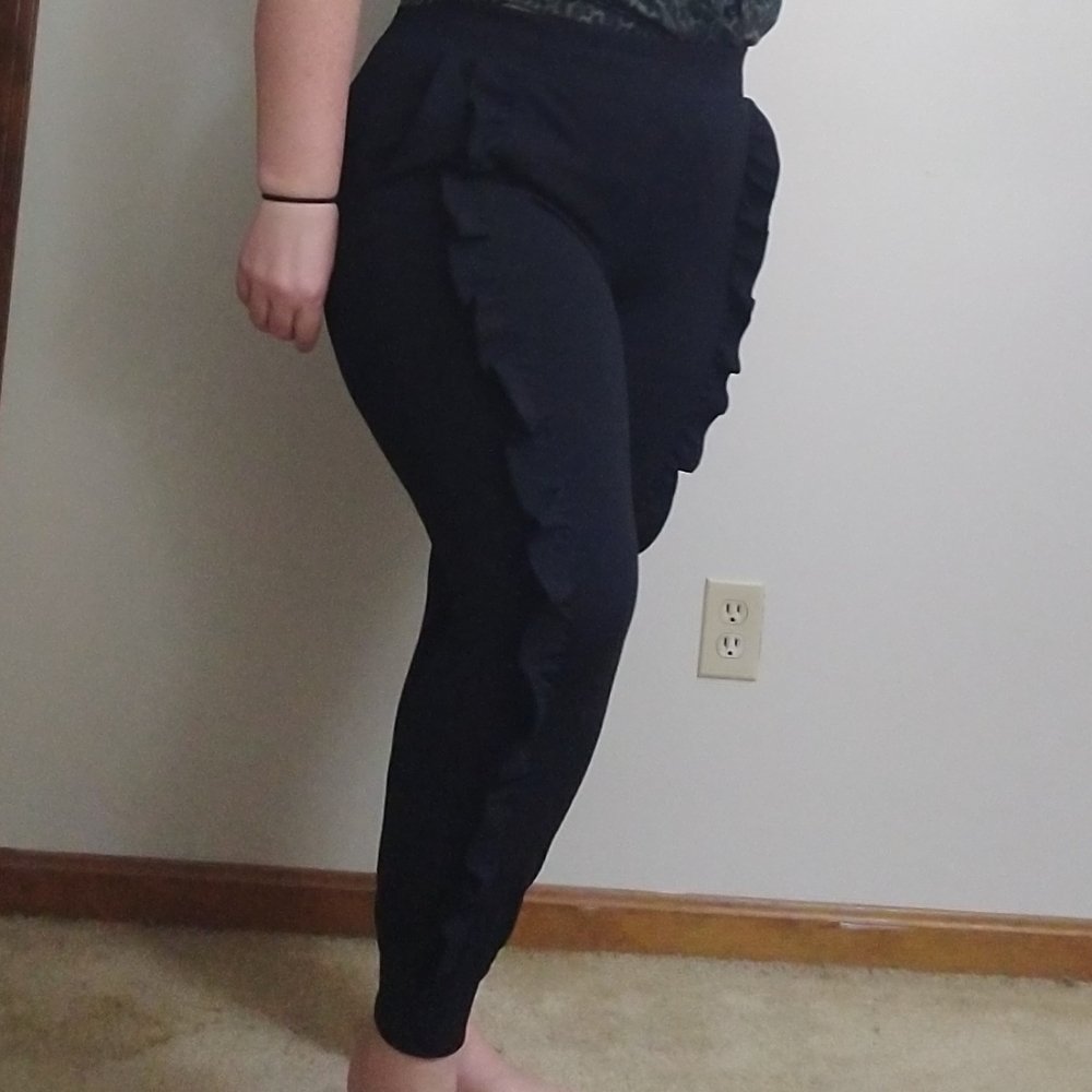 Ruffle pant